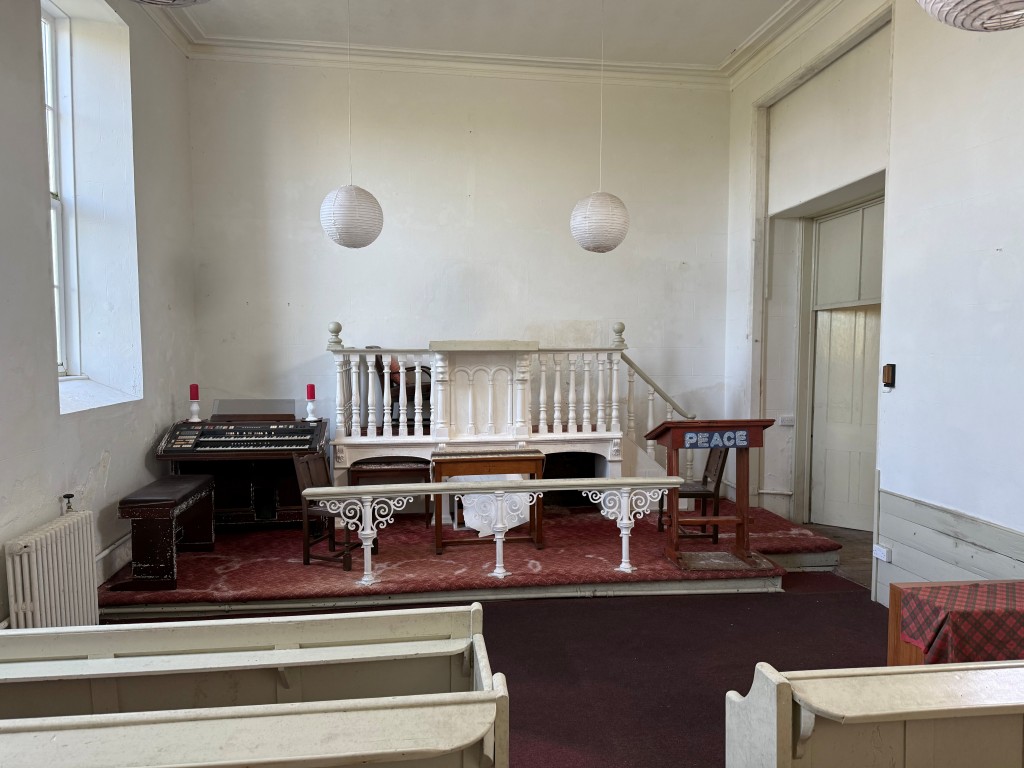 Lot: 120 - FREEHOLD DETACHED FORMER METHODIST CHURCH WITH POTENTIAL - Worship room looking towards altar